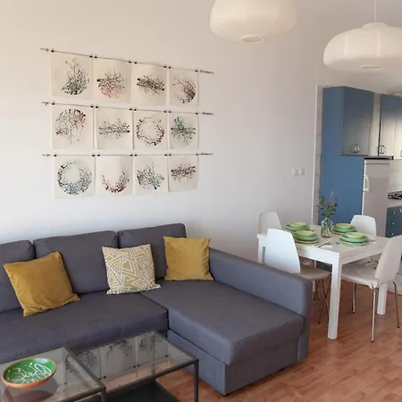 Iris Apartment *